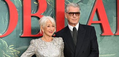 C&acirc;nd părul alb poate fi chiar sexy! Helen Mirren și Pierce Brosnan o demonstrează din plin!