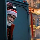 Arnold Schwarzenegger este Omul cu sacul &icirc;n noul trailer al filmului lansat pentru Crăciun