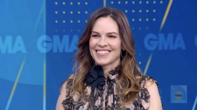 Prea bătr&acirc;nă să facă copii? &Icirc;nsărcinată la 52 de ani, actrița Hilary Swank le răspunde haterilor