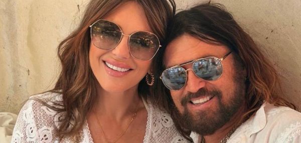 Elizabeth Hurley s-a logodit cu Billy Ray Cyrus?