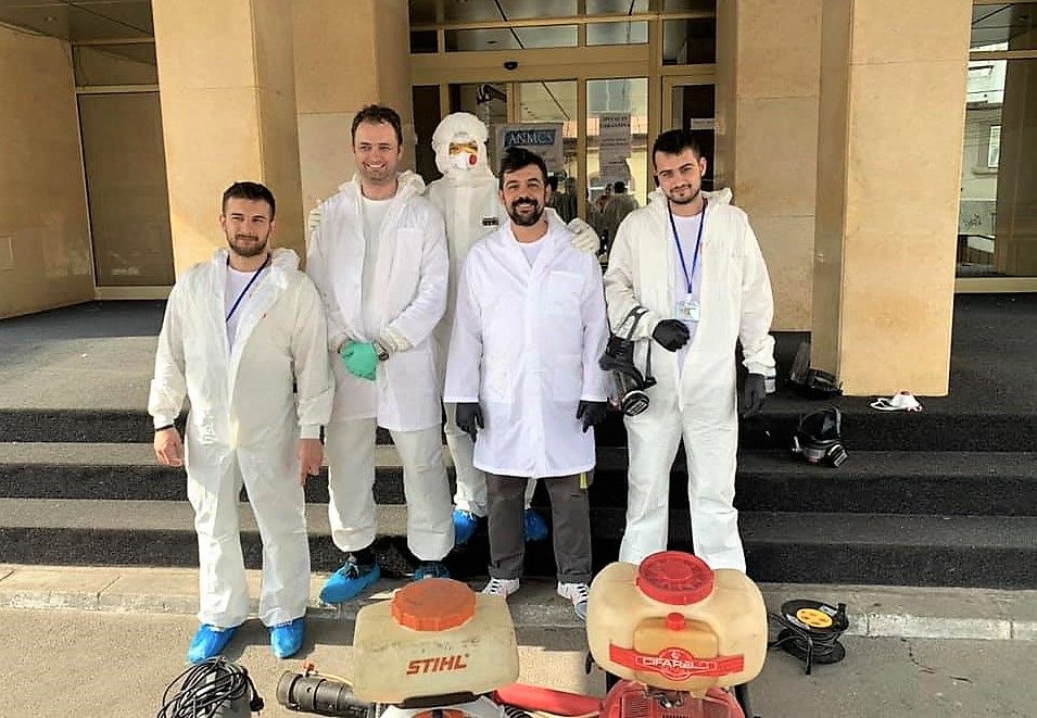 throw dust in eyes Deter Hoist PRO TV - Cine sunt oamenii care au dezinfectat Spitalul Dimitrie Gerota,  primul focar de coronavirus din România