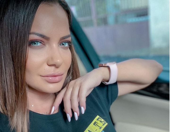Pro Tv Andreea Antonescu A Atras Toate Privirile La PiscinÄƒ Cu Ce Costum De Baie S A Remarcat CantÄƒreaÈ›a In Antalya