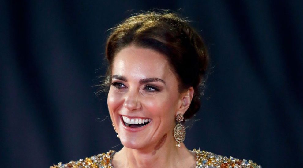 
	Kate Middleton, regina covorului roșu la premiera James Bond! Ducesa a atras privirile ca un magnet
