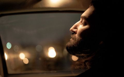 Smiley se întreabă bdquo;Până când  în noua sa piesă