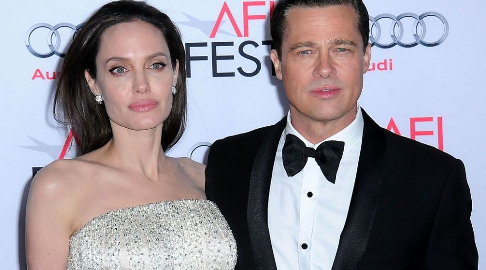 
	Noi detalii despre relația tumultoasă dintre Angelina Jolie și Brad Pitt. Actorul și-ar fi agresat fizic fosta soție

