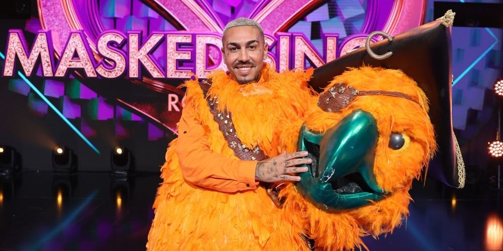 Papagalul a părăsit show-ul Masked Singer România. Alex Velea s-a ascuns în spatele măștii!
