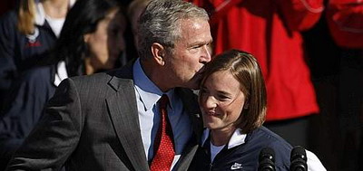 Bush, intimidat de mama lui Phelps!