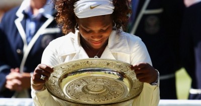 FOTO: Serena Williams, campioana la Wimbledon dupa 7-6, 6-2 cu Venus
