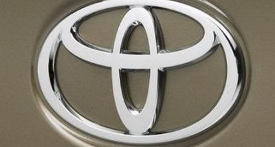 Toyota recidiveaza! Nu a reparat bine pedala de acceleratie!