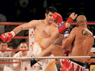 Live Video Azi 22 00 Local Kombat Invingatorii 1 Noua Generatie De Luptatori K 1 Din Romania Sport Ro