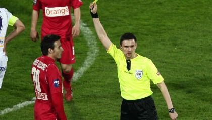 "Un arbitru bun din Romania castiga <span style="color: rgb(255, 0, 0);">15.000 de euro</span> pe an!" Ti se pare mult?