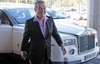 Gigi ar putea sa aiba probleme cu Rolls-Royce-ul Phantom! Vezi de ce: