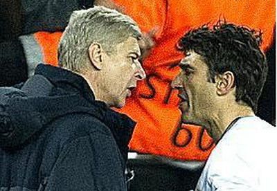 Wenger si Nasri au fost <span style="color: rgb(255, 0, 0);">SUSPENDATI </span>de UEFA! Vezi ce amenda a primit Wenger pentru ca a comentat arbitrajul cu Barcelona: