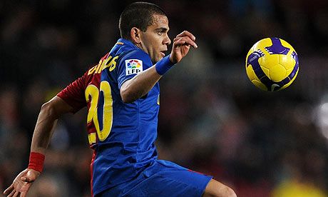 <span style="color: rgb(255, 0, 0);">LOVITURA LUNII </span>pentru Barcelona: Dani Alves nu pleaca la City! A semnat prelungirea pana in 2015!
