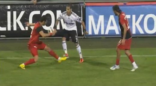 VIDEO Quaresma a reusit o <span style="color: #f00">SUPER FAZA! </span>Vezi cu ce chapeau i-a scos din minti pe turci!