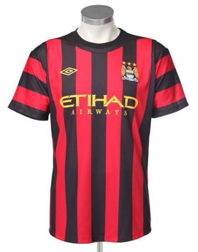 Noile tricouri ale celor de la Manchester City sunt identice cu cele ale lui AC Milan! SUPER FOTO: