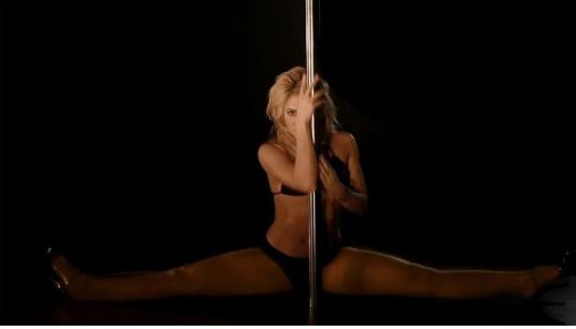 VIDEO! Shakira danseaza fierbinte la bara in cel mai nou clip! Presa din Spania: "Se marita cu Pique!"