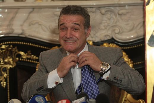 <span style="color: rgb(255, 0, 0);">De ce il lasa Becali pe Szekely sa plece LIBER! </span>Inlocuitorul lui e urmarit si de nationala: "E pe lista lui Sandu cu 40 de jucatori"