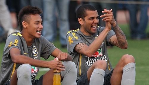 Neymar <span style="color:#f00;">L-A SOCAT </span>pe Dani Alves! NU vrea sub nicio forma sa joace la Barca! <span style="color:#f00;">Care e alegerea super-atacantului!</span>