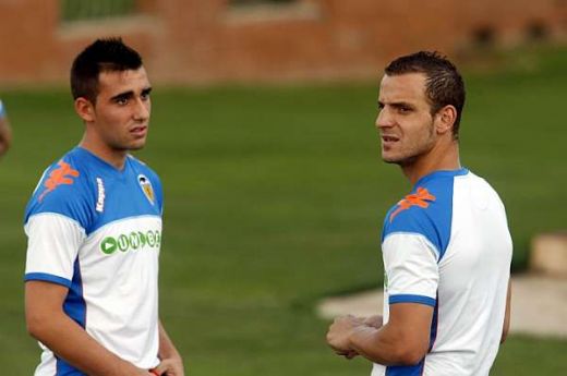 Moment CUTREMURATOR! DRAMA unui jucator de la Valencia:<span style="color: rgb(255, 0, 0);"> Si-a privit tatal cum MOARE in tribune in timp ce-i dadea gol echipei lui Lobont</span>