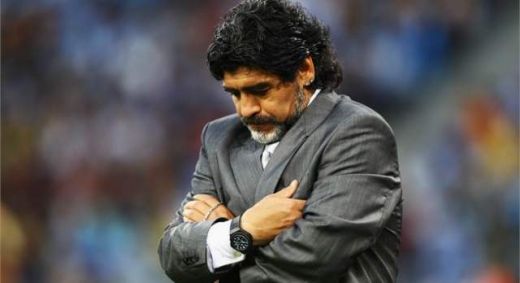 Ion Marin l-a SAPAT pe Maradona! Fanii ii cer demisia dupa 0-5: "PLEACA! Ne ruinezi clubul!"
