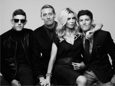 <span style="color: rgb(255, 0, 0);">FOTO! Abbey Clancy, prinsa cu 3 barbati in acelasi timp! </span>Crouch e unul dintre ei :) Cum l-a transformat dintr-o "scandura" in Don Juan