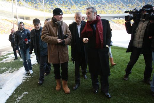 Oprescu l-a gasit pe Gigi suparat cand a venit pe National Arena! <span style="color:#f00;">"Sa mor eu daca ma asteptam la asta!"</span> :) Declaratiile zilei la inspectia gazonului!