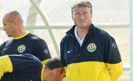 <span style="color: rgb(255, 0, 0);">Lacina Traore l-a scos din sarite pe Dan Petrescu </span>cu Lokomotiv Moscova! Vezi ce reactie a avut dupa prima bataie din 2012
