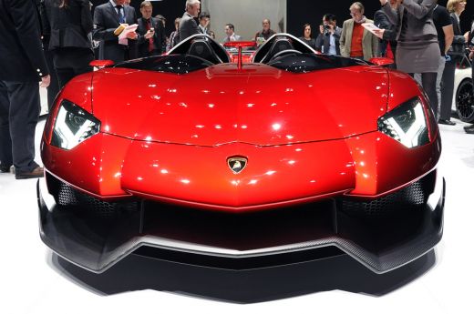 <span style="color: #f00">GENEVA 2012!</span> Tocmai <span style="color: #f00">s-a lansat masina de 2.100.000 de euro!</span> N-are nici macar parbriz in banii astia :)