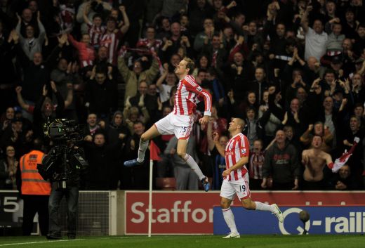 <span style="color: #f00">VIDEO FA-BU-LOS! </span>Crouch i-a facut pe seicii lui City sa strige: "Il vrem imediat!" <span style="color: #f00">Golul anului in Premier League!</span>