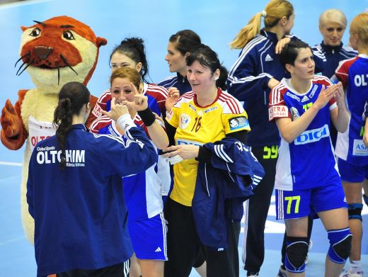 <span style="color: #f00">Oltchim RATEAZA finala Ligii Campionilor </span>dupa un retur de COSMAR in Ungaria! Gyor 31-23 Oltchim! Transmite-le un mesaj fetelor: