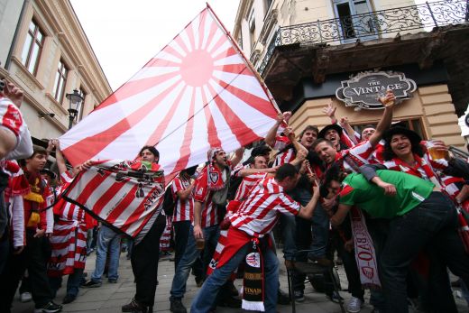 <span style="color:#f00;">Primele INCIDENTE</span> in Centrul Vechi! 40 de fani ai lui Atletico au sarit la bataie cu fanii lui Bilbao! Ce s-a intamplat: