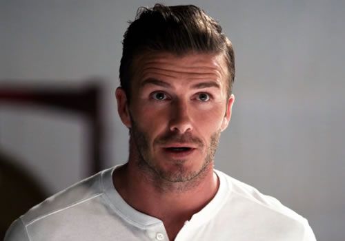 <span style="color:#f00;">Inca o premiera pentru Beckham!</span> Maestrul loviturilor libere a mai comis una: a facut show intr-un "meci" la care doar femeile se uita: <span style="color:#f00;">FOTO</span>