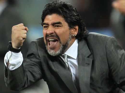 <span style="color: #f00">Cel mai tare dribling al lui Maradona!</span> Il fura pe Drogba din China si il duce la Al Wasl! "El Pibe d'Oro" il crede cel mai tare din lume!