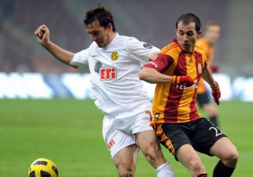 Terim il <span style="color:#f00;">DA AFARA </span>pe Stancu de la Galata! Ultima oferta il duce pe un stadion <span style="color:#f00;">UNIC </span>in lume! La ce echipa ajunge Stancu
