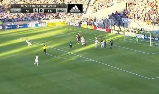 S-a intors <span style="color:#f00;">GENIUL</span> Beckham! De asta ii dau <span style="color:#f00;">ZECI</span> de milioane americanii in fiecare an! Ce gol a dat din lovitura libera