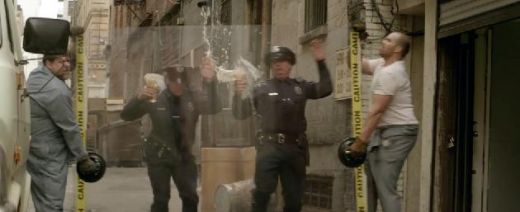 <span style="color: #f00">VIDEO:</span> Urmariri ca-n filme cu <span style="color: #f00">final de tot rasul pentru niste bieti politisti!</span> O gasca de infractori i-a alergat prin tot orasul!