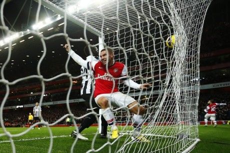 Sunt in MIZERIE! <span style="color:#f00;">Newcastle a luat 11 goluri in doua etape</span>, dar are in teren un golgheter! Cel mai tare meci din Premier League:<span style="color:#f00;"> Arsenal 7-3 Newcastle VIDEO</span>