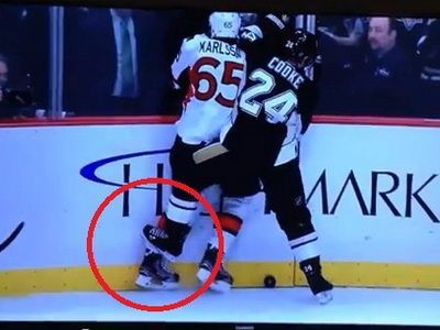 Socant Accidentare Horror La Un Meci De Hochei I A Sectionat Tendonul Cu Patina Video 18 Sport Ro