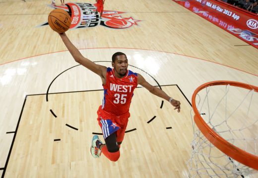<span style="color:#f00;">Galeria Zilei: Vest vs. Est in All Star Game!</span> SHOW total: Vestul a castigat dupa un meci nebun, intre <span style="color:#f00;">cele mai tari vedete din NBA CLICK AICI pentru FOTO:</span>