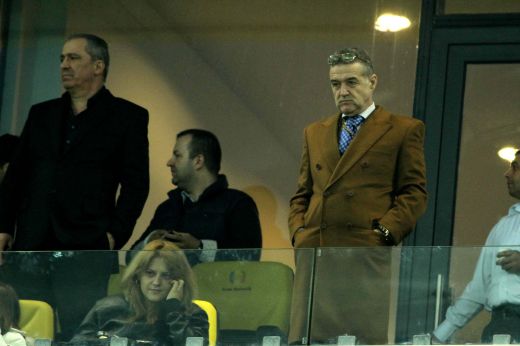 <span style="color:#f00;">Prima reactie a lui Becali dupa ELIMINAREA din Europa!</span> Gigi a gasit <span style="color:#f00;">vinovatul</span>: "Reghe a fost prea orgolios!" Cum spune patronul ca Steaua se putea califica: