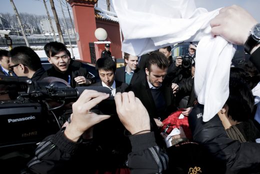 Beckham a provocat o <span style="color:#f00;">adevarata NEBUNIE! </span>Starul lui PSG a realizat o premiera!<span style="color:#f00;"> Zilele in care peste 1.000.000.000 de oameni sunt cu ochii pe el: </span>FOTO & VIDEO
