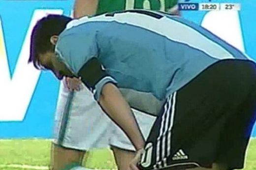 S-au temut pentru viata lor! <span style="color:#f00;">Messi a VOMITAT, Mascherano si Di Maria au iesit cu mastile de oxigen de pe teren!</span> Ce au patit: