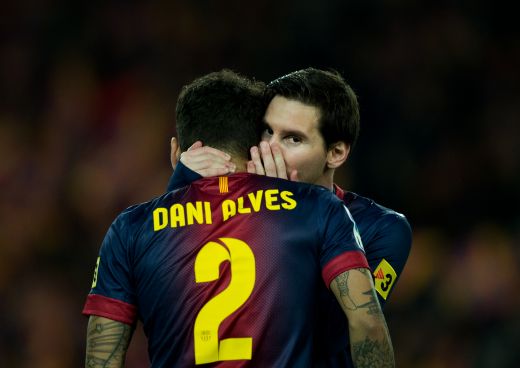 Asta-i mai tare si decat barele lui Ronaldinho! <span style="color:#f00;">VIDEO SENZATIONAL! </span>Ce fac Dani Alves si Messi la incalzire este incredibil! <span style="color:#f00;">Nici la FIFA nu-ti iese asta:</span>