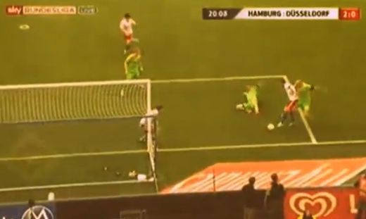 Asta inseamna GENIU in fotbal. Priveste imaginea! <span style="color:#f00;">Iti dai seama cum se marcheaza golul?</span>