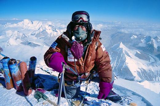 SENZATIONAL! Un japonez<span style="color:#f00;"> a devenit ASTAZI cel mai BATRAN om din lume care a urcat pe Everest!</span> Cati ani are recordmenul care a uimit PLANETA: