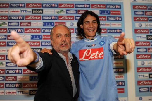 "Sa se decida mai repede sau <span style="color:#f00;">II RUP CAPUL!"</span> Declaratia uluitoare care<span style="color:#f00;"> il lasa MUT pe Cavani!</span> Pana cand i-a dat De Laurentiis termen sa plece de la Napoli: