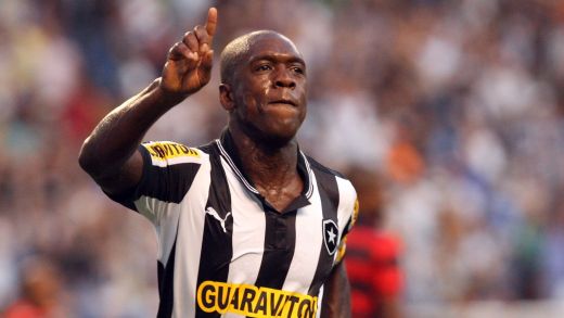 <span style="color:#f00;">Super SEEDORF rupe tot</span> in Brazilia! Are 37 de ani, dar alearga mai ceva ca un pusti de 17! Cu ce RACHETA a decis derby-ul cu Fluminense: VIDEO