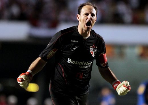 Anuntul care a intristat lumea fotbalului: <span style="color:#f00;">portarul GOLEADOR cu 1100 de meciuri si 112 goluri si-a anuntat retragerea! </span>Vezi cele mai tari momente din cariera sa: VIDEO