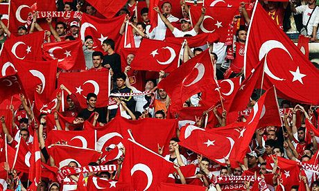 Infern la Istanbul! <span style="color:#f00;">Turcii pregatesc o mega coregrafie</span> si promit sa le inmoaie genunchii olandezilor! <span style="color:#f00;">Vezi imagini de pe stadion: FOTO</span>